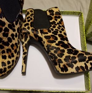 Gianni Bini Leopard Print Ankle booties 9.5